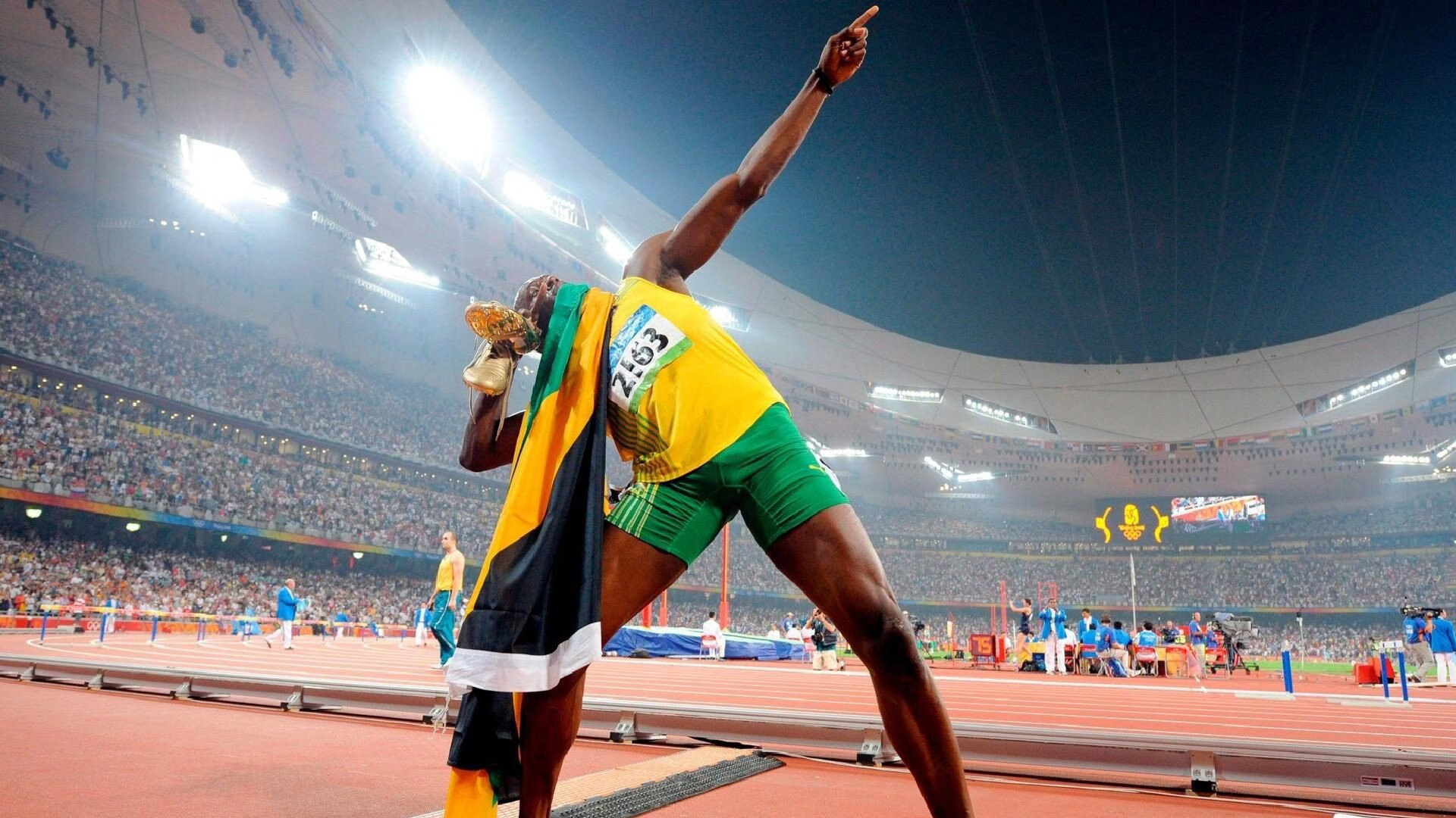 孤骑破围，汉密尔顿独擎战旗，红牛绝地逆袭索伯的战术博弈